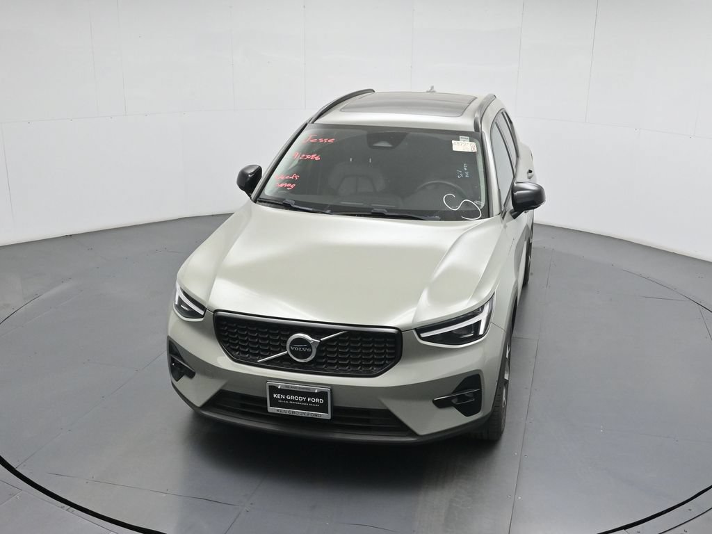 Used 2023 Volvo XC40 B5 Ultimate AWD/4WD image 10