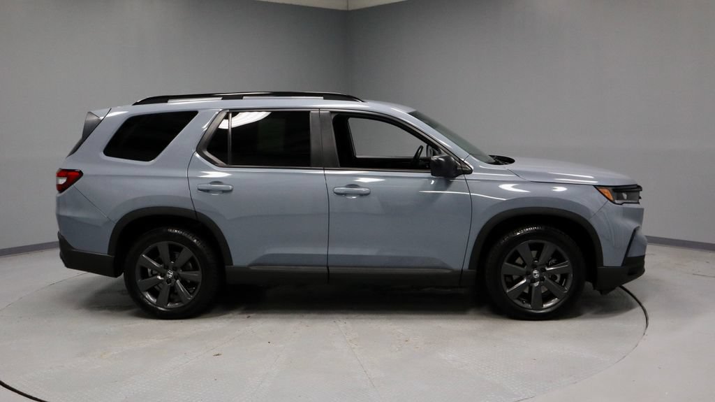 Used 2025 Honda Pilot Sport image 12