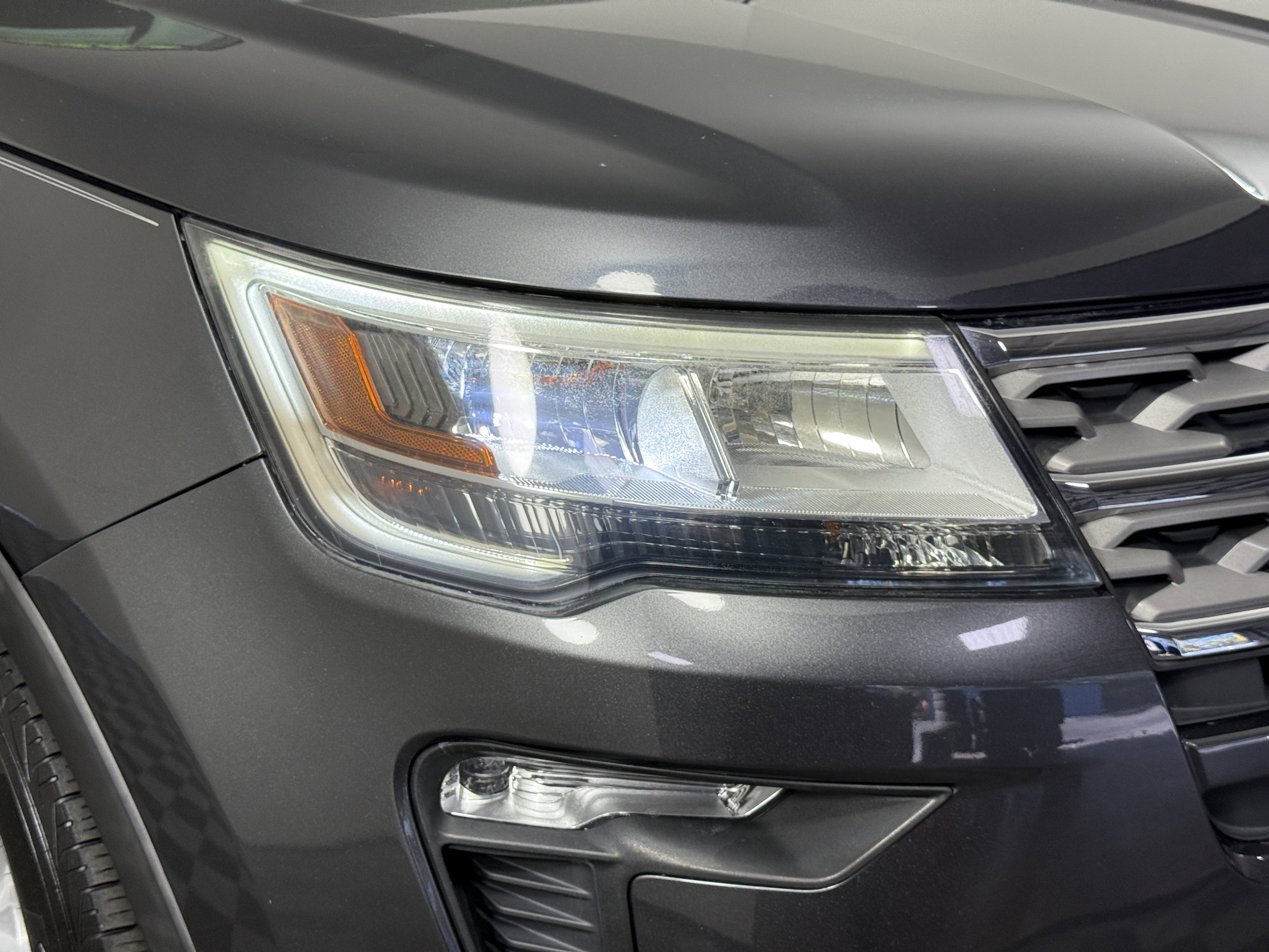 Certified 2018 Ford Explorer XLT w/ Equipment Group 202A image 7