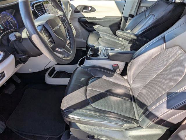 Used 2022 Chrysler Pacifica Touring-L image 15