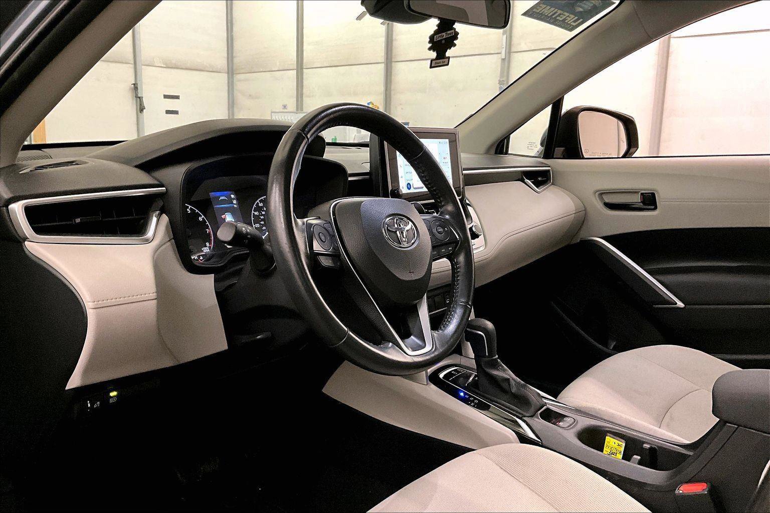 Used 2023 Toyota Corolla Cross LE image 12