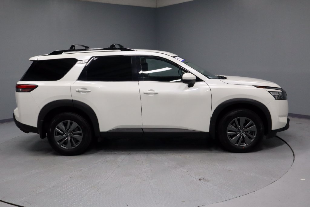 Used 2024 Nissan Pathfinder SV w/ Black Appearance Package AWD/4WD image 12