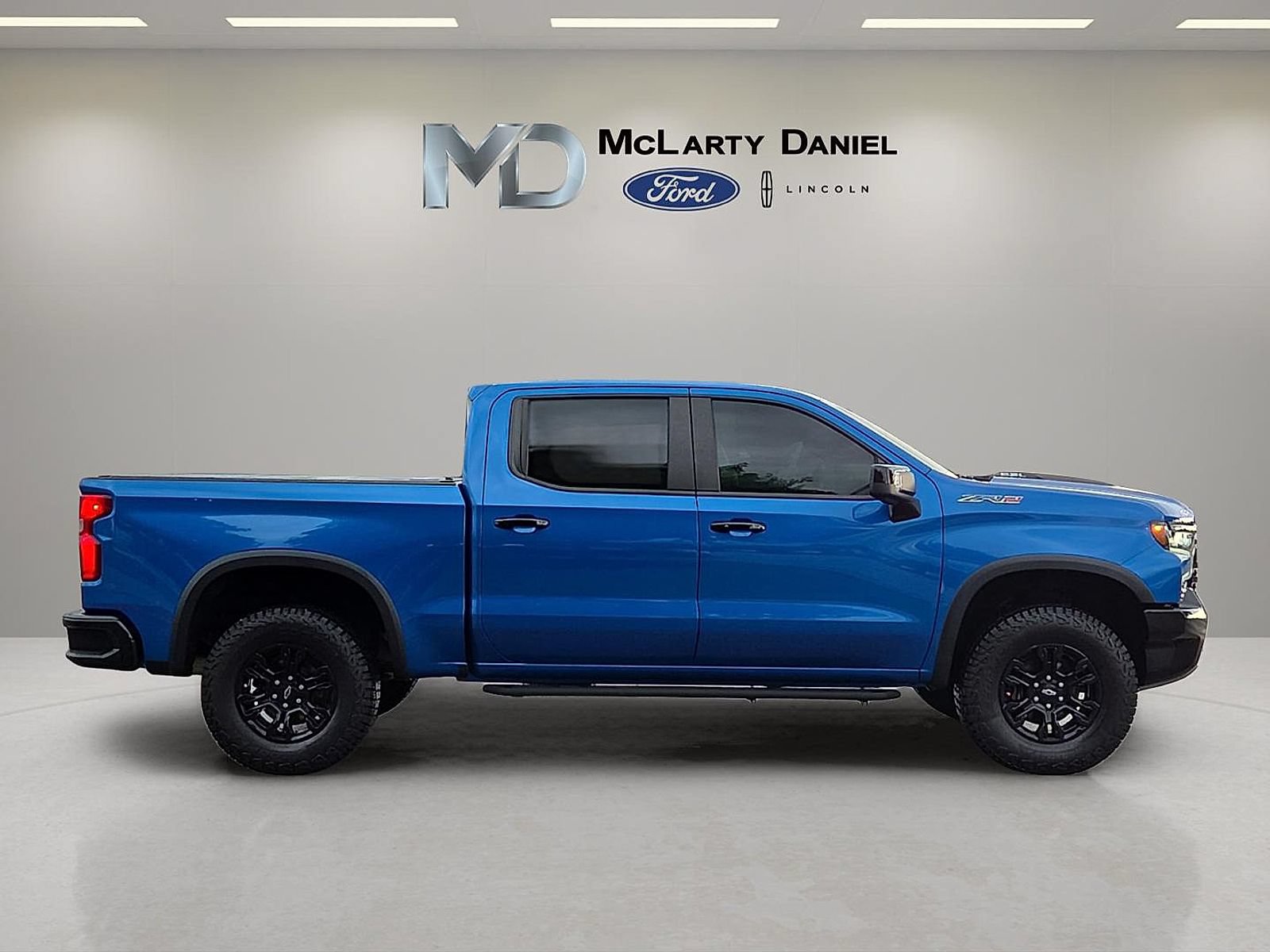 Used 2022 Chevrolet Silverado 1500 ZR2 w/ Technology Package AWD/4WD image 6