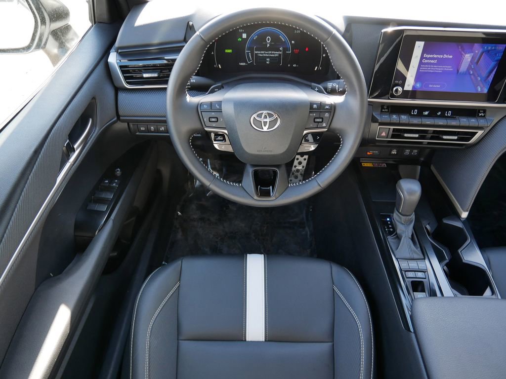 Used 2025 Toyota Camry SE FWD image 12