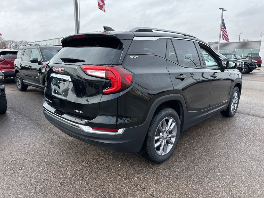 Used 2024 GMC Terrain SLT image 13