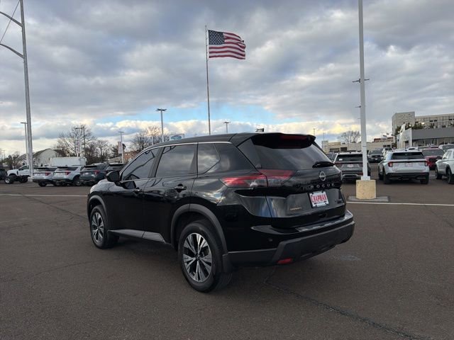 Used 2024 Nissan Rogue SV image 3