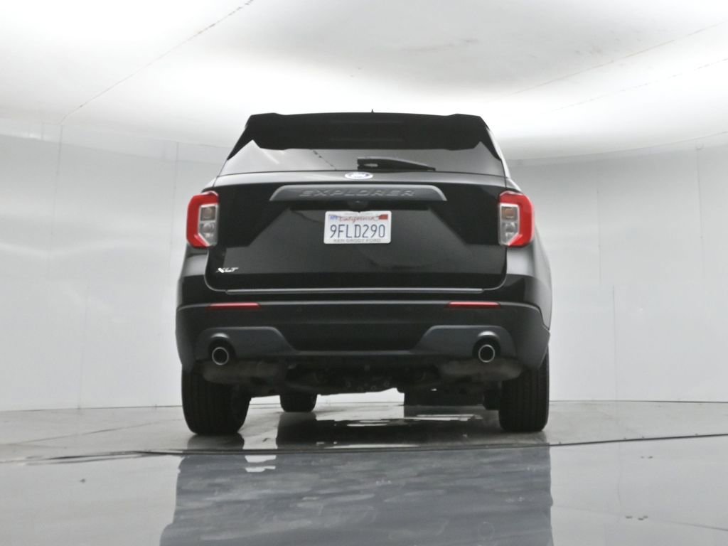 Certified 2022 Ford Explorer XLT w/ Equipment Group 202A RWD image 8
