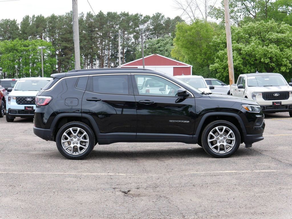 Used 2022 Jeep Compass Latitude AWD/4WD image 2