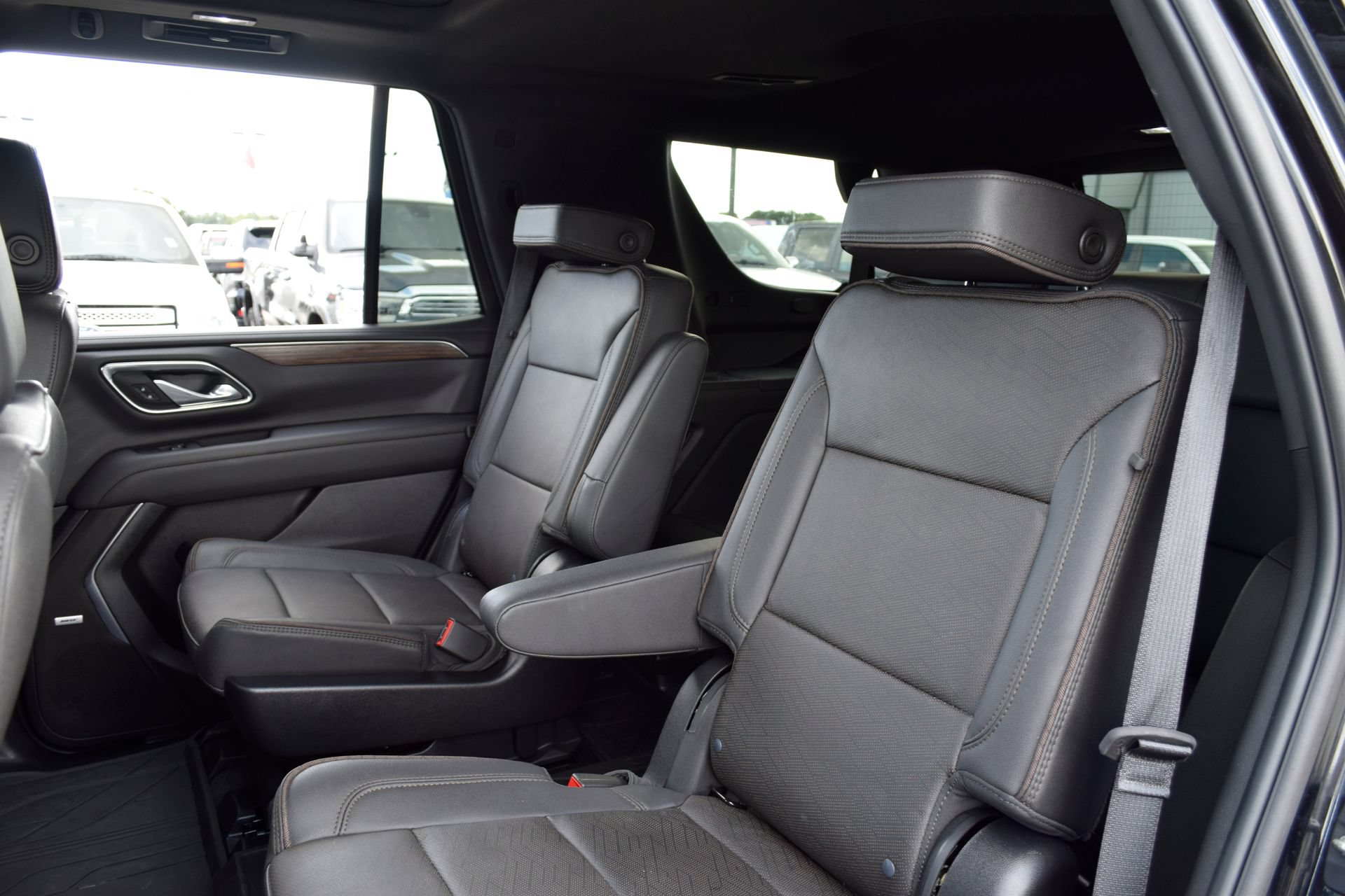 Used 2024 Chevrolet Tahoe High Country w/ Premium Package AWD/4WD image 17