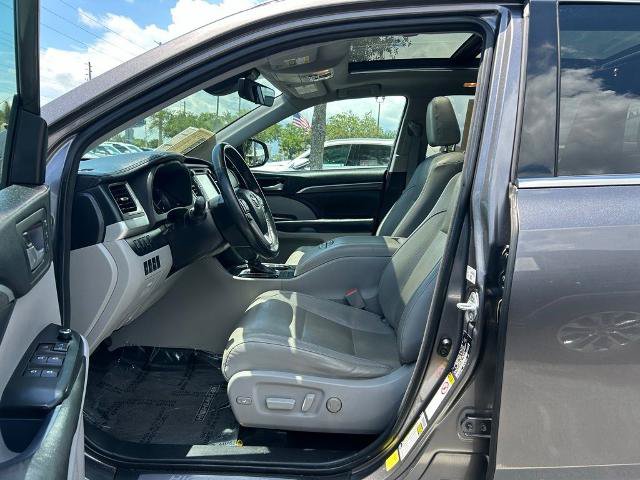 Used 2018 Toyota Highlander Limited Platinum FWD image 15