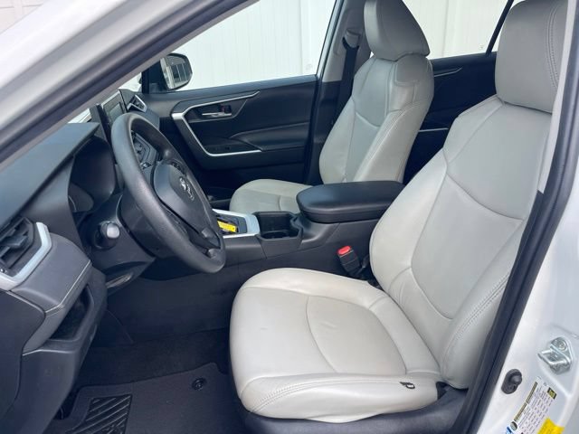 Used 2022 Toyota RAV4 XLE AWD/4WD image 16