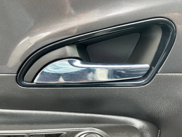Used 2020 Buick Encore Preferred AWD/4WD image 21