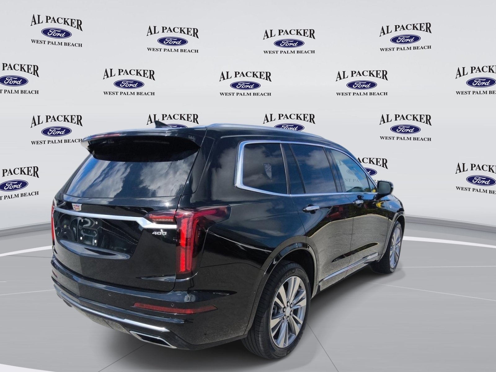 Used 2023 Cadillac XT6 Premium Luxury w/ Technology Package FWD image 6