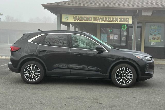 Certified 2023 Ford Escape SE w/ PHEV Premium Package image 7
