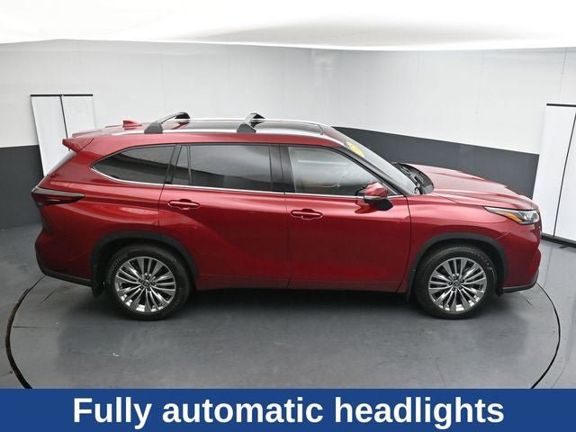 Used 2025 Toyota Highlander Platinum AWD/4WD image 28