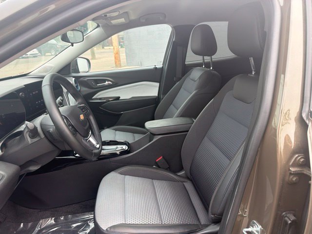 Used 2024 Chevrolet Trax LT FWD image 3