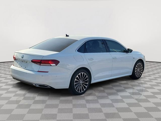 Used 2022 Volkswagen Passat 2.0T FWD image 5