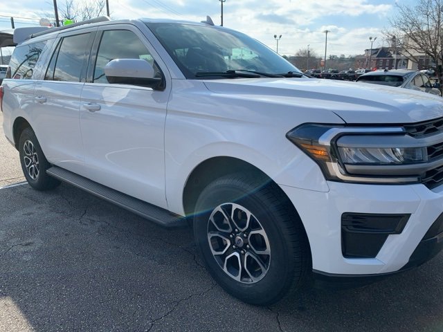 Certified 2024 Ford Expedition Max XLT image 3