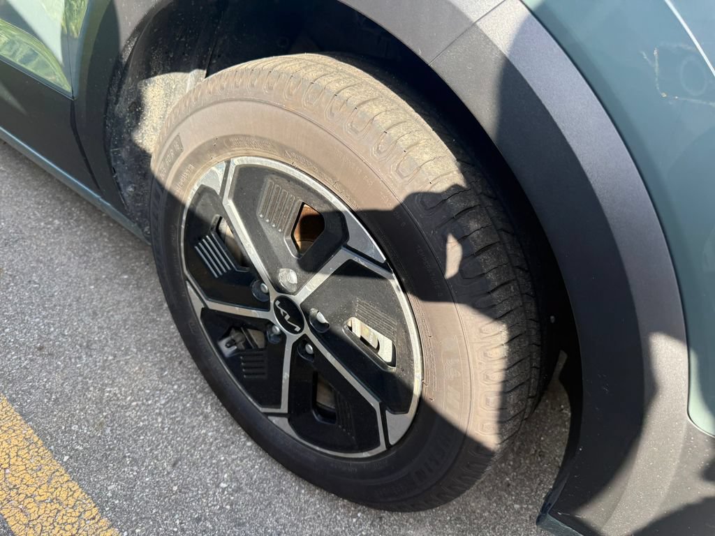 Used 2023 Kia Niro EX FWD image 11