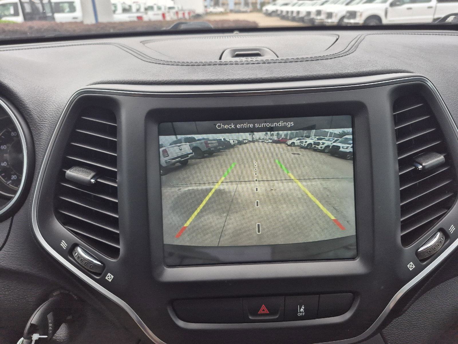 Used 2022 Jeep Cherokee Latitude AWD/4WD image 12