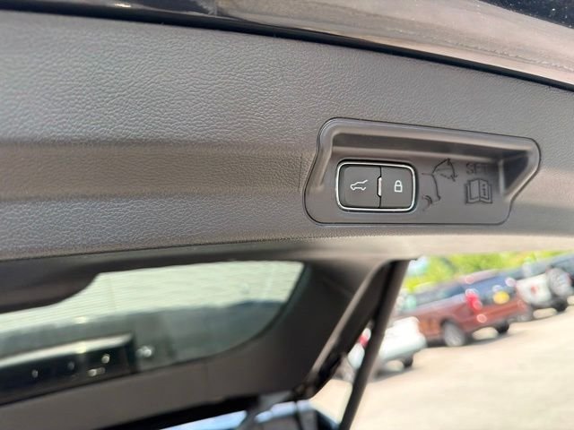 Certified 2022 Ford Explorer Limited w/ Equipment Group 301A AWD/4WD image 14