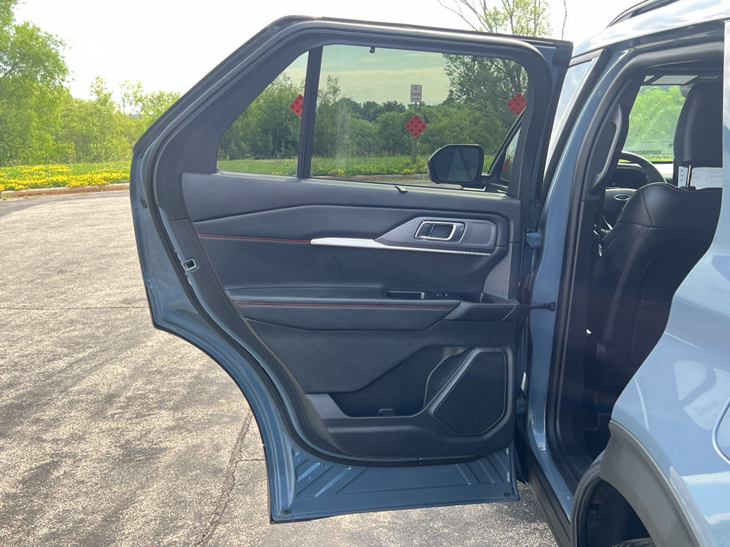Certified 2025 Ford Explorer ST-Line w/ ST-Line Street Pack AWD/4WD image 35