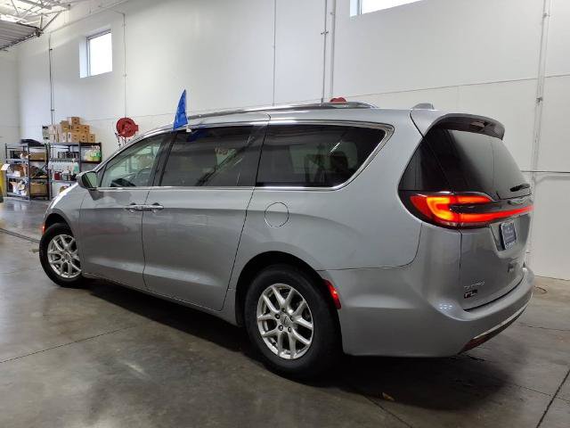 Used 2021 Chrysler Pacifica Touring-L FWD image 4