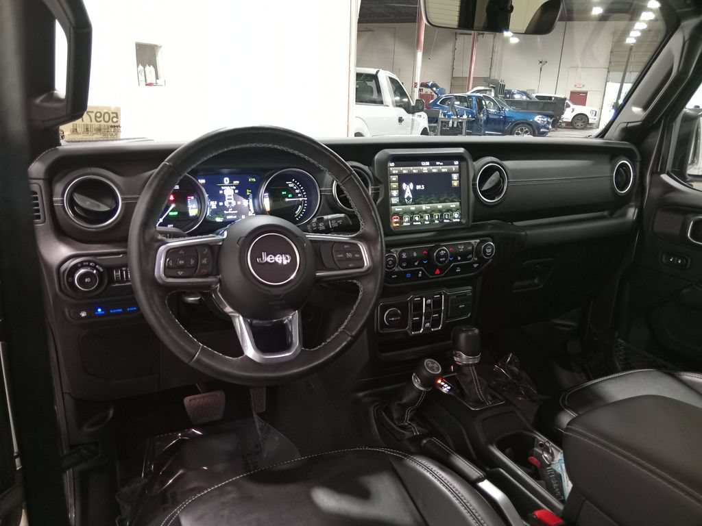 Used 2022 Jeep Wrangler Unlimited Sahara w/ Cold Weather Group AWD/4WD image 15