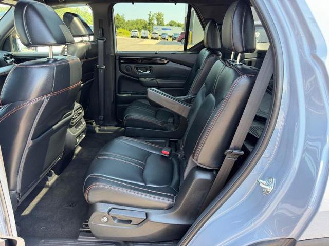Used 2025 Honda Pilot TrailSport image 11