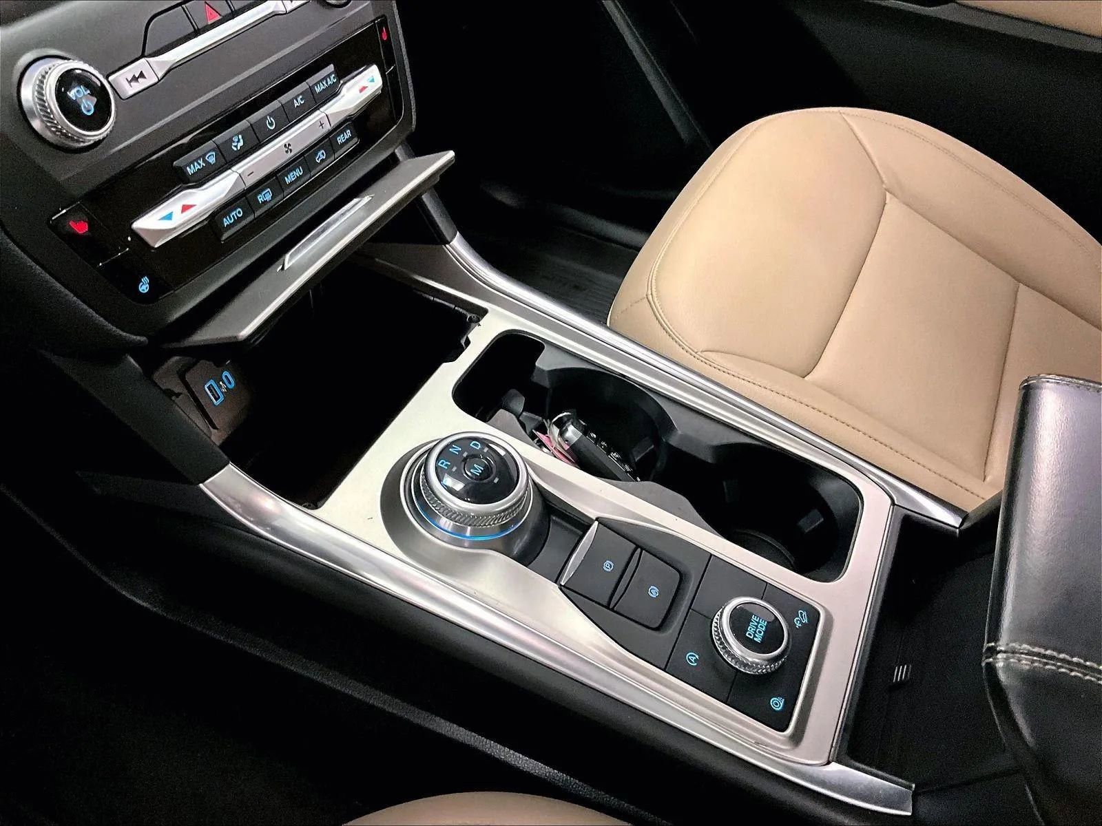 Certified 2020 Ford Explorer XLT w/ Equipment Group 202A image 16