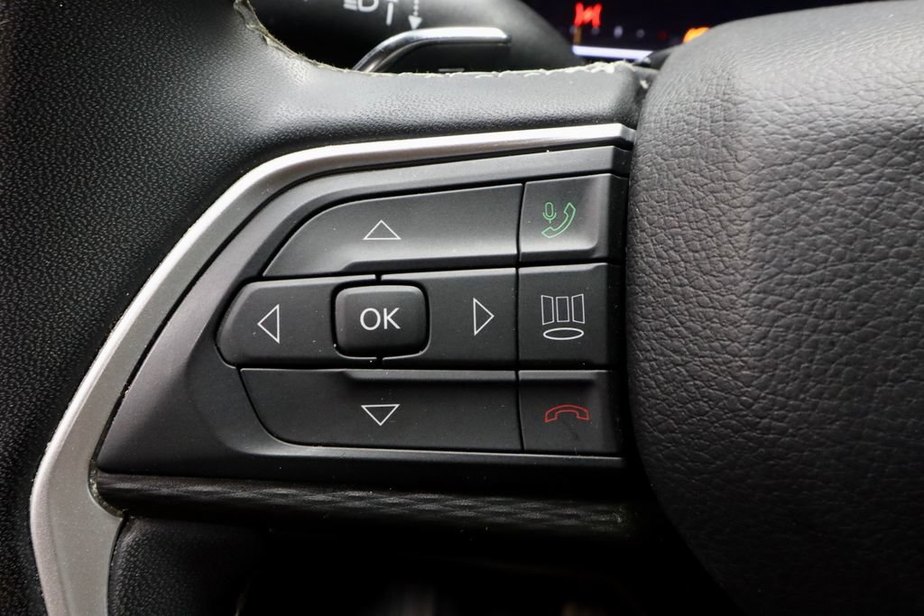 Used 2024 Jeep Grand Cherokee Altitude AWD/4WD image 27