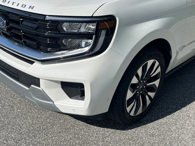 Certified 2025 Ford Expedition Max Platinum w/ Driver's Package AWD/4WD image 10
