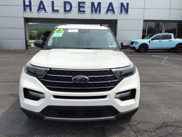 Certified 2023 Ford Explorer XLT w/ Equipment Group 202A AWD/4WD image 3