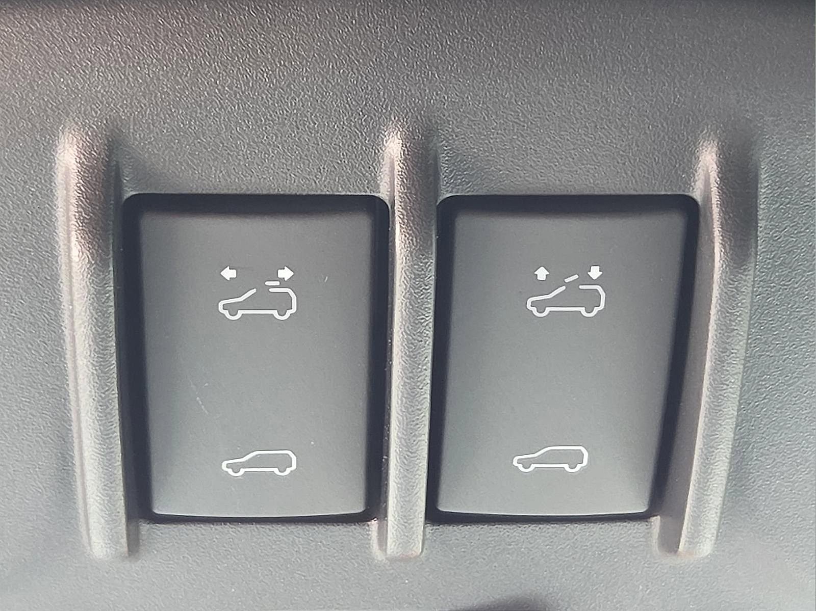 Used 2025 GMC Canyon AT4 w/ Technology Plus Package image 21