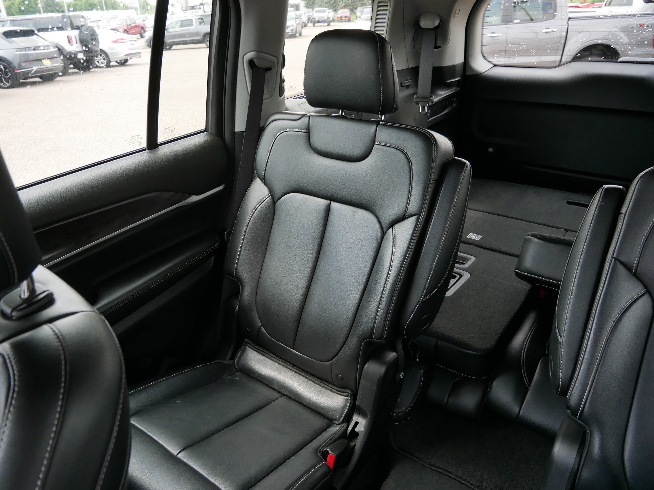 Used 2023 Jeep Grand Cherokee L Limited AWD/4WD image 12