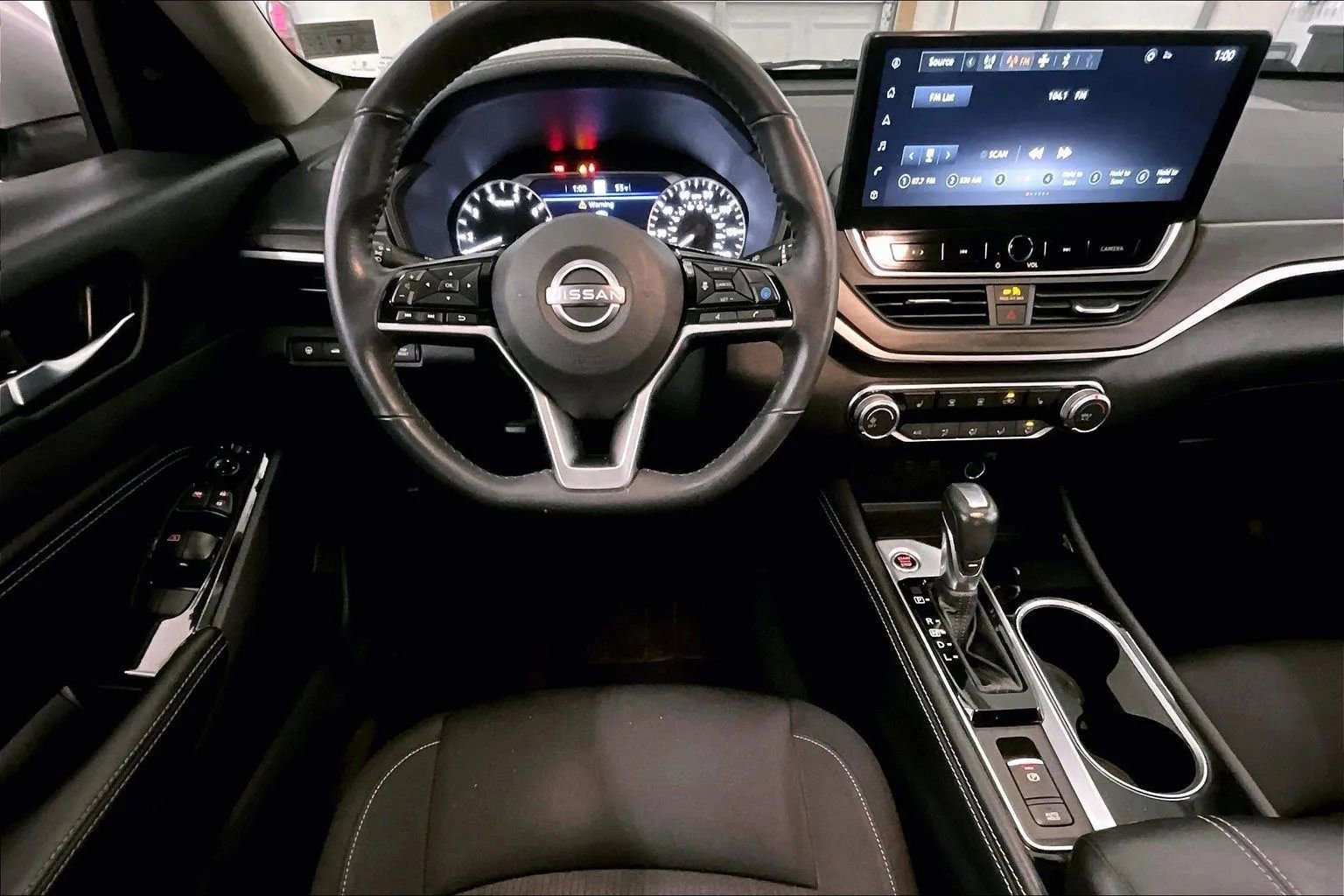 Used 2023 Nissan Altima 2.5 SV w/ SV Premium Package image 7