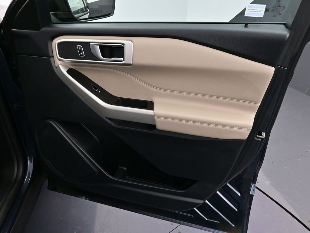 Certified 2022 Ford Explorer XLT w/ Class IV Trailer Tow Package image 36