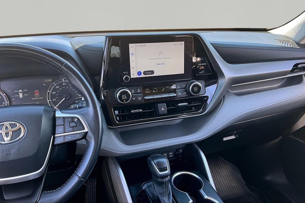 Used 2023 Toyota Highlander LE image 8