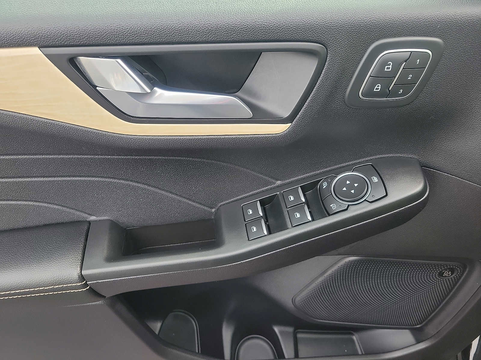 Certified 2022 Ford Escape Titanium w/ Titanium Elite Package image 12