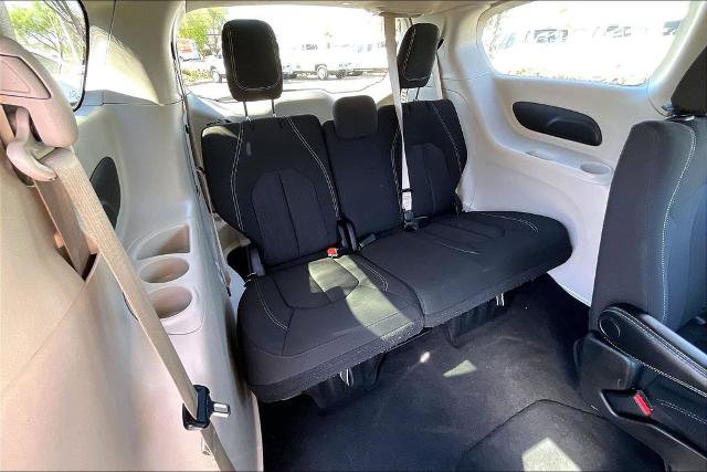 Used 2022 Chrysler Voyager LX FWD image 27