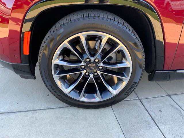 Used 2024 Jeep Wagoneer L Series III w/ Premium Group I AWD/4WD image 25