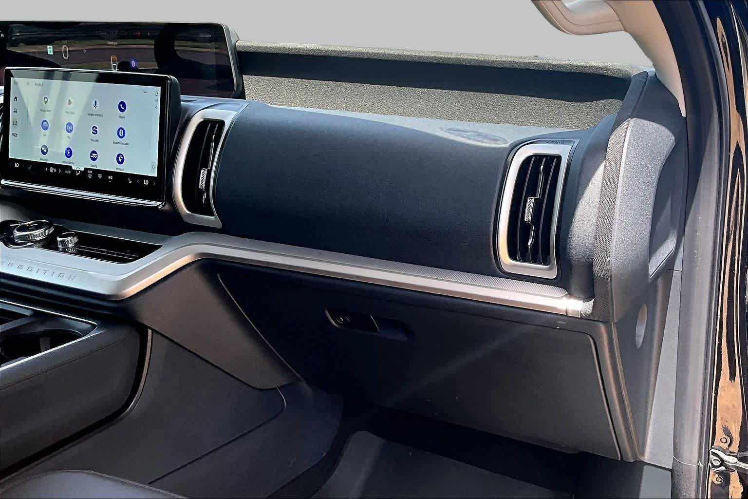 Certified 2025 Ford Expedition Active AWD/4WD image 19