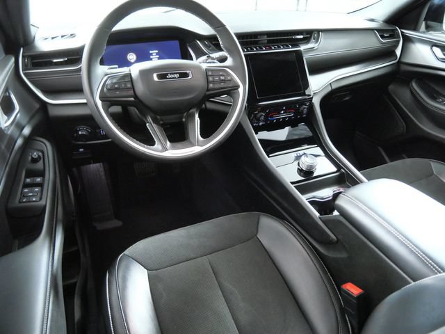 Used 2024 Jeep Grand Cherokee Altitude AWD/4WD image 4