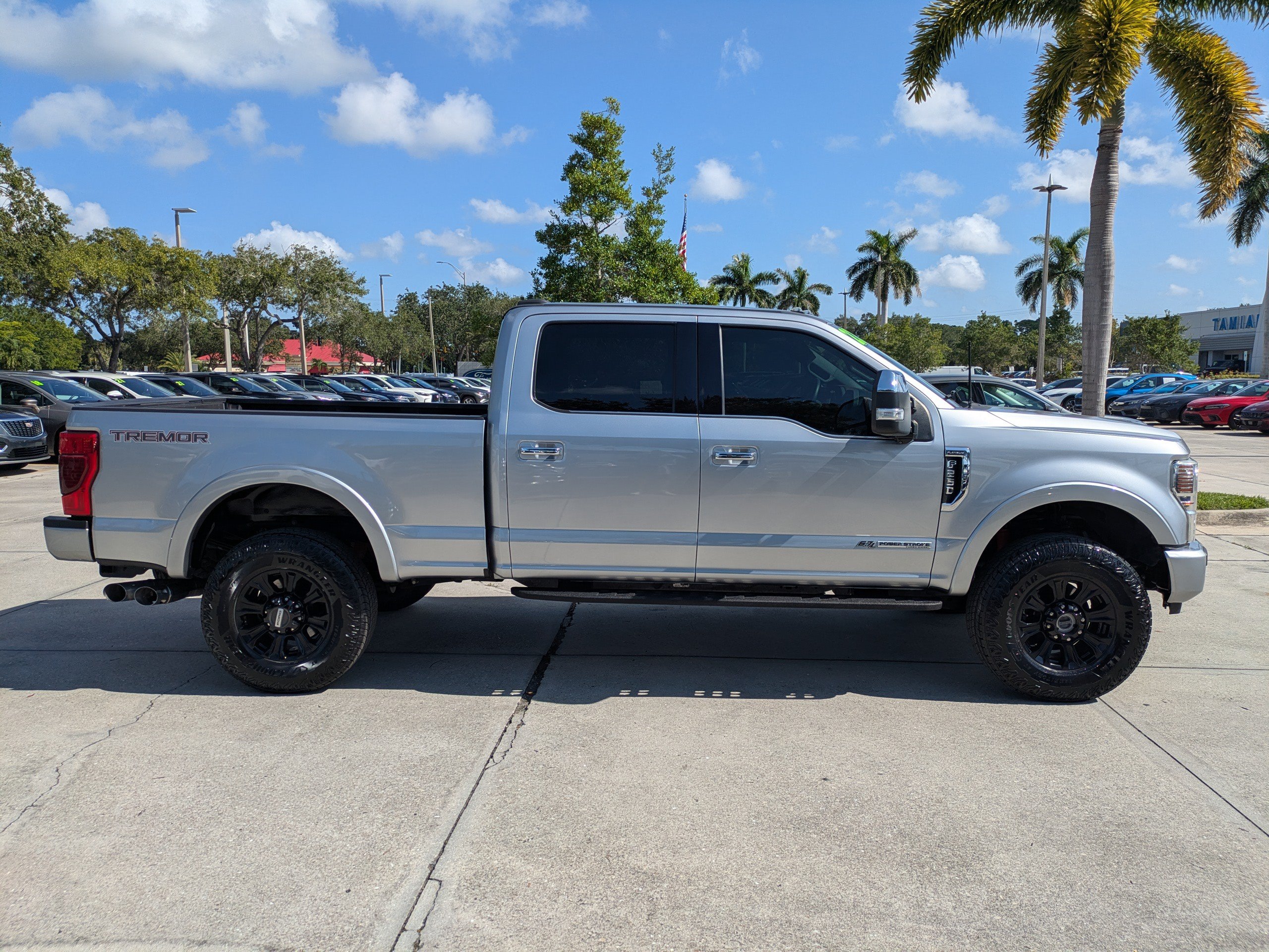 Certified 2022 Ford F250 Platinum w/ Tremor Off-Road Package AWD/4WD image 3