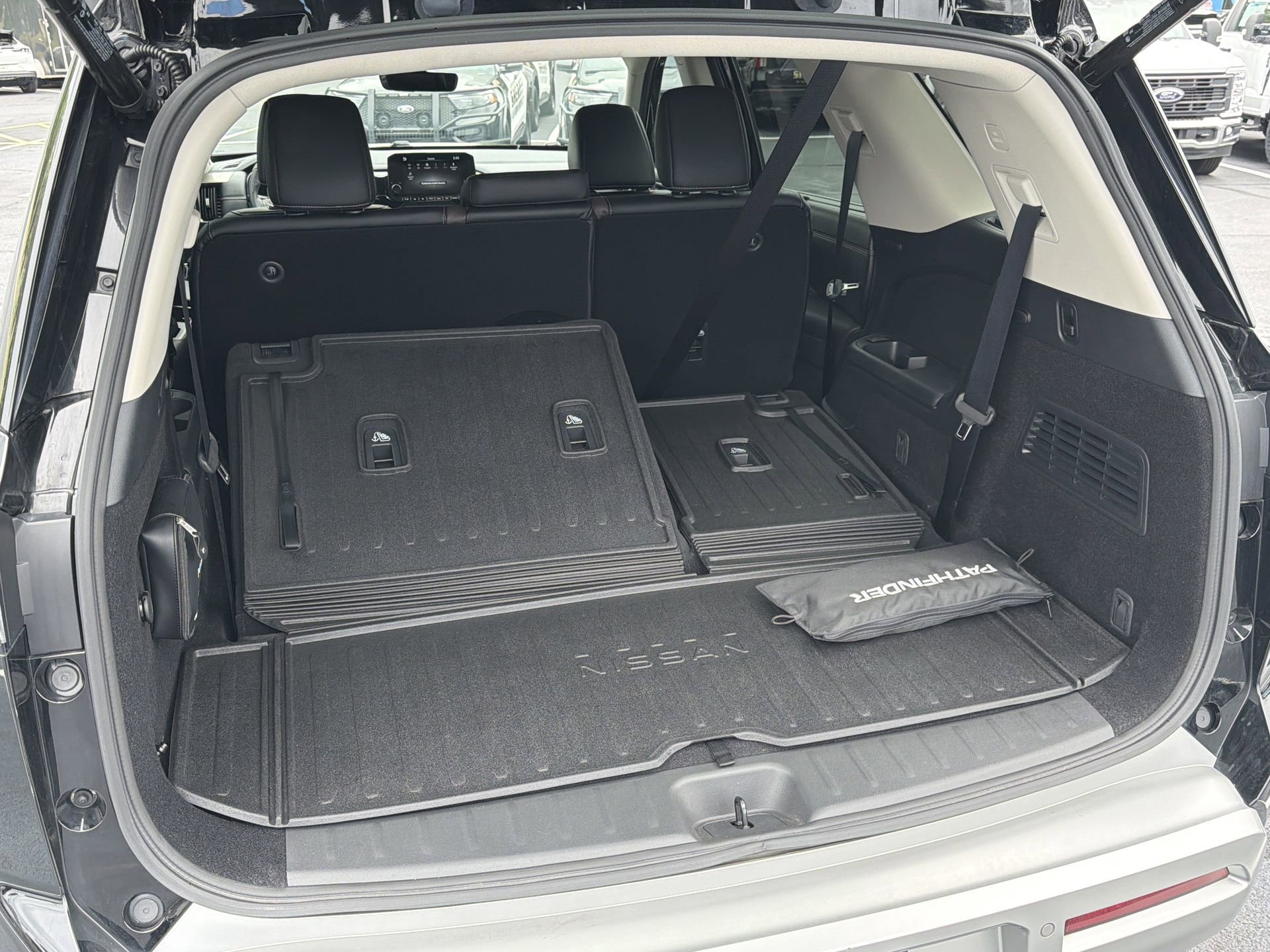 Used 2024 Nissan Pathfinder Platinum w/ Cargo Package AWD/4WD image 36