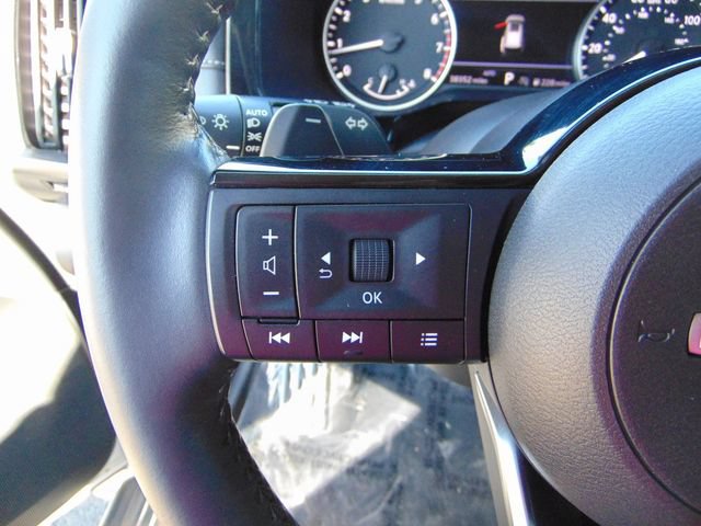 Used 2022 Nissan Pathfinder SL w/ SL Black Package AWD/4WD image 18