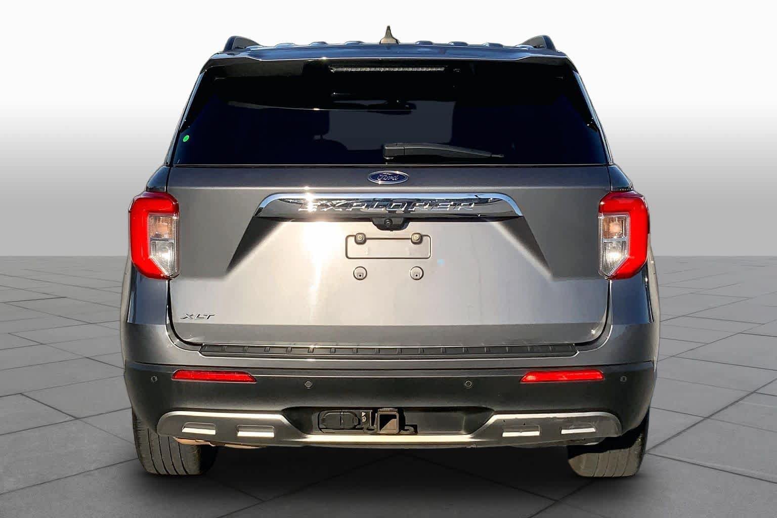 Certified 2022 Ford Explorer XLT w/ Equipment Group 202A RWD image 5