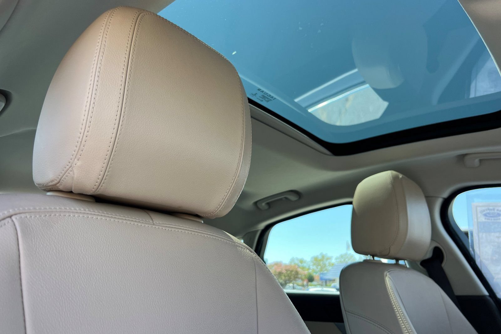 Used 2017 Jaguar XF Prestige RWD image 16