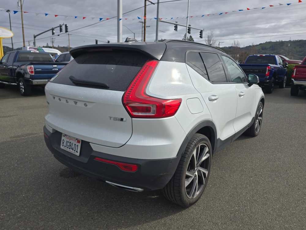 Used 2019 Volvo XC40 T5 R-Design image 5
