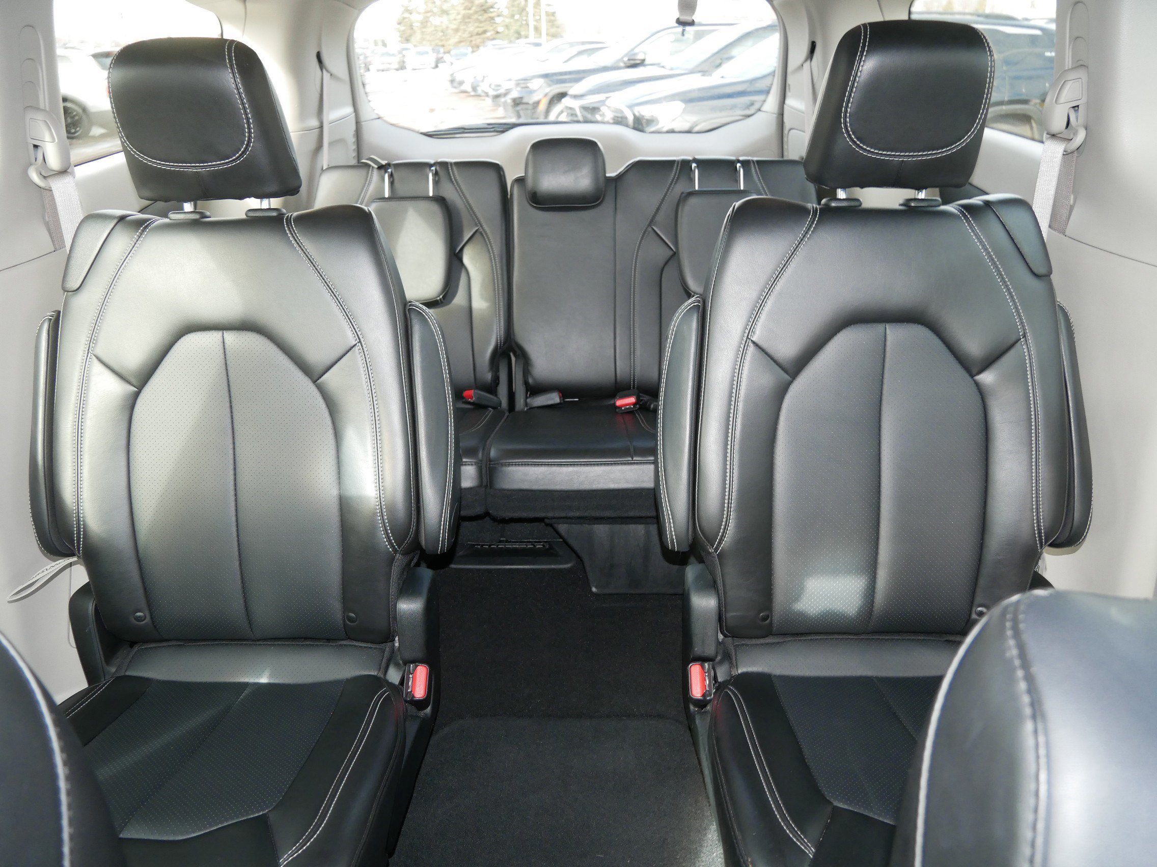 Used 2024 Chrysler Pacifica Touring-L image 13